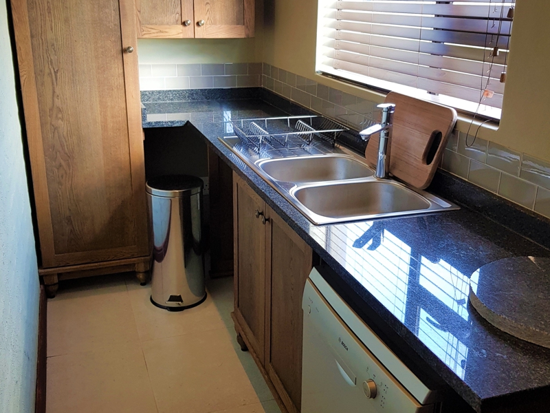 Scullery with dishwashing machine