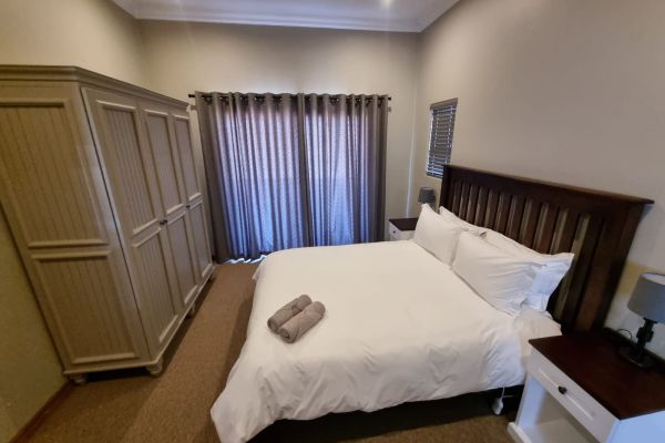 Last Cast - Main bedroom